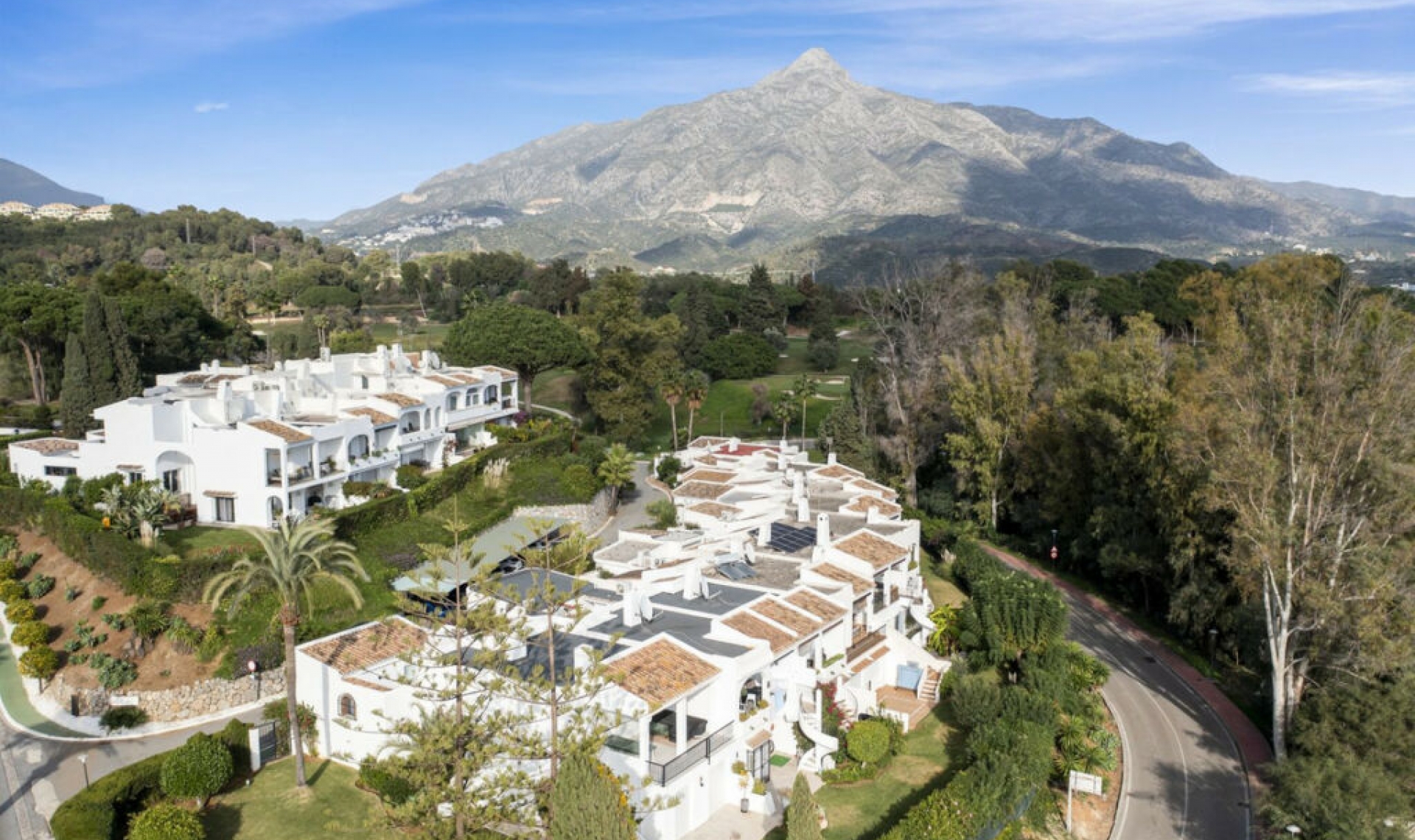 Resale - House -
Marbella