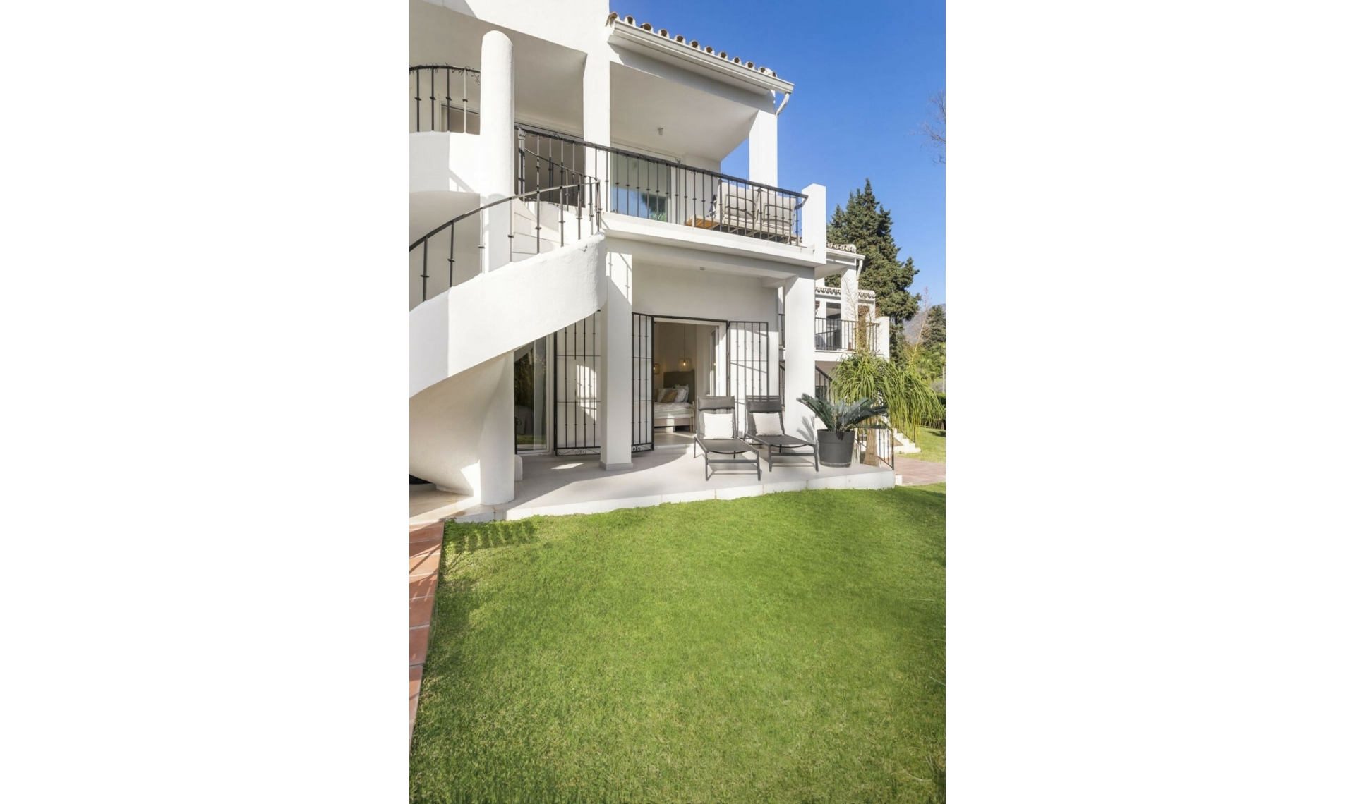 Resale - House -
Marbella