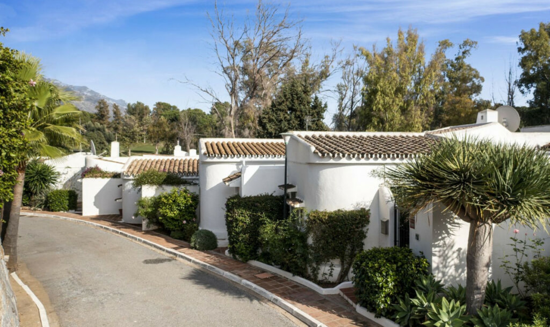 Resale - House -
Marbella