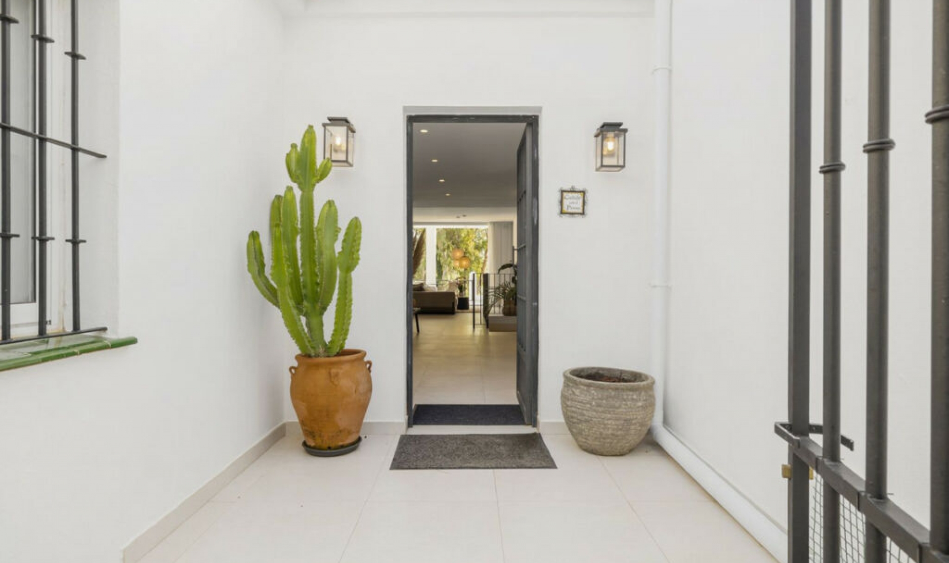 Resale - House -
Marbella