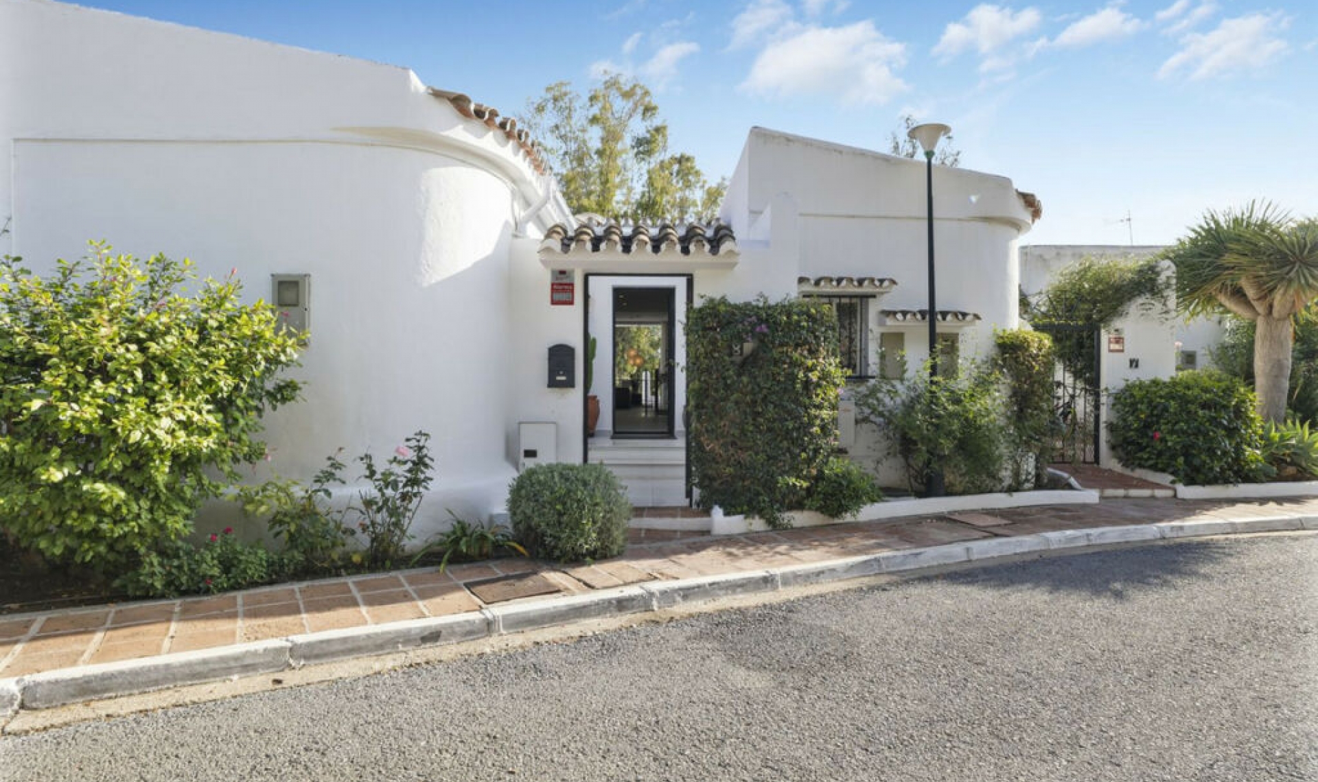 Resale - House -
Marbella