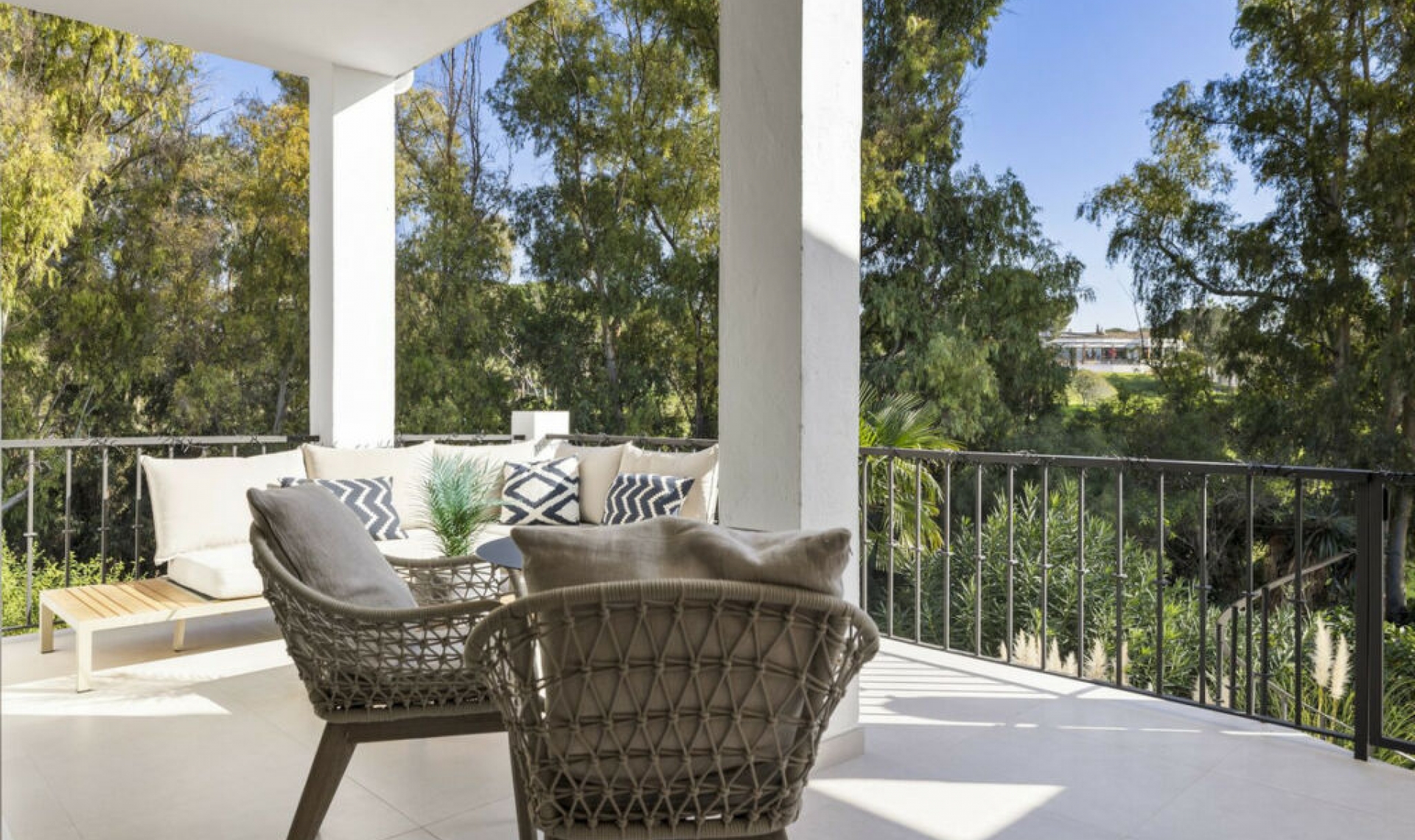 Resale - House -
Marbella