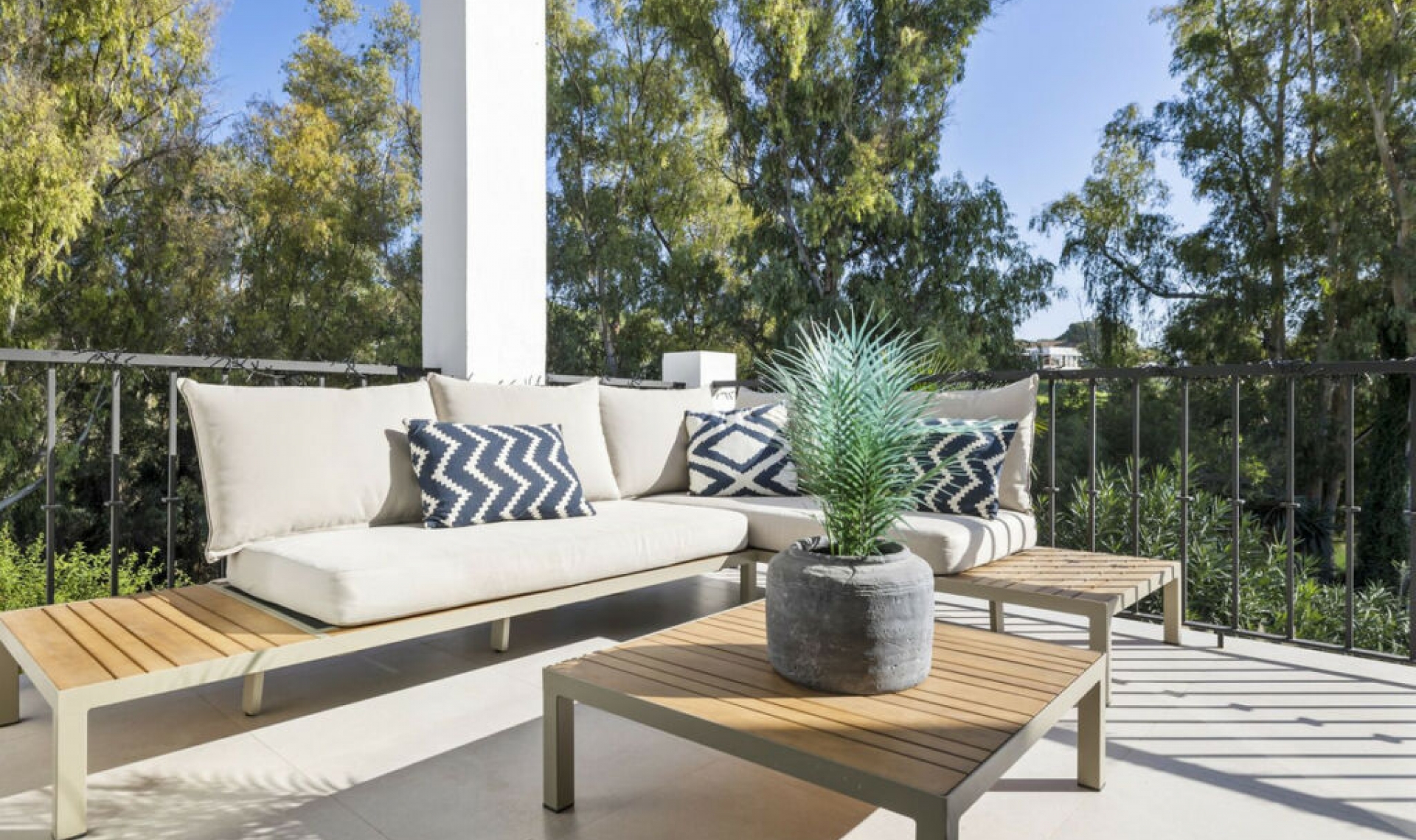 Resale - House -
Marbella