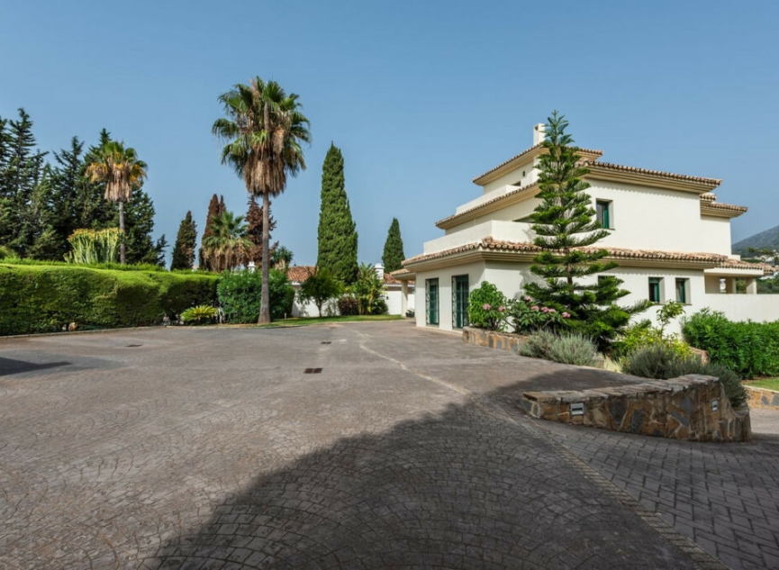 Resale - House -
Marbella