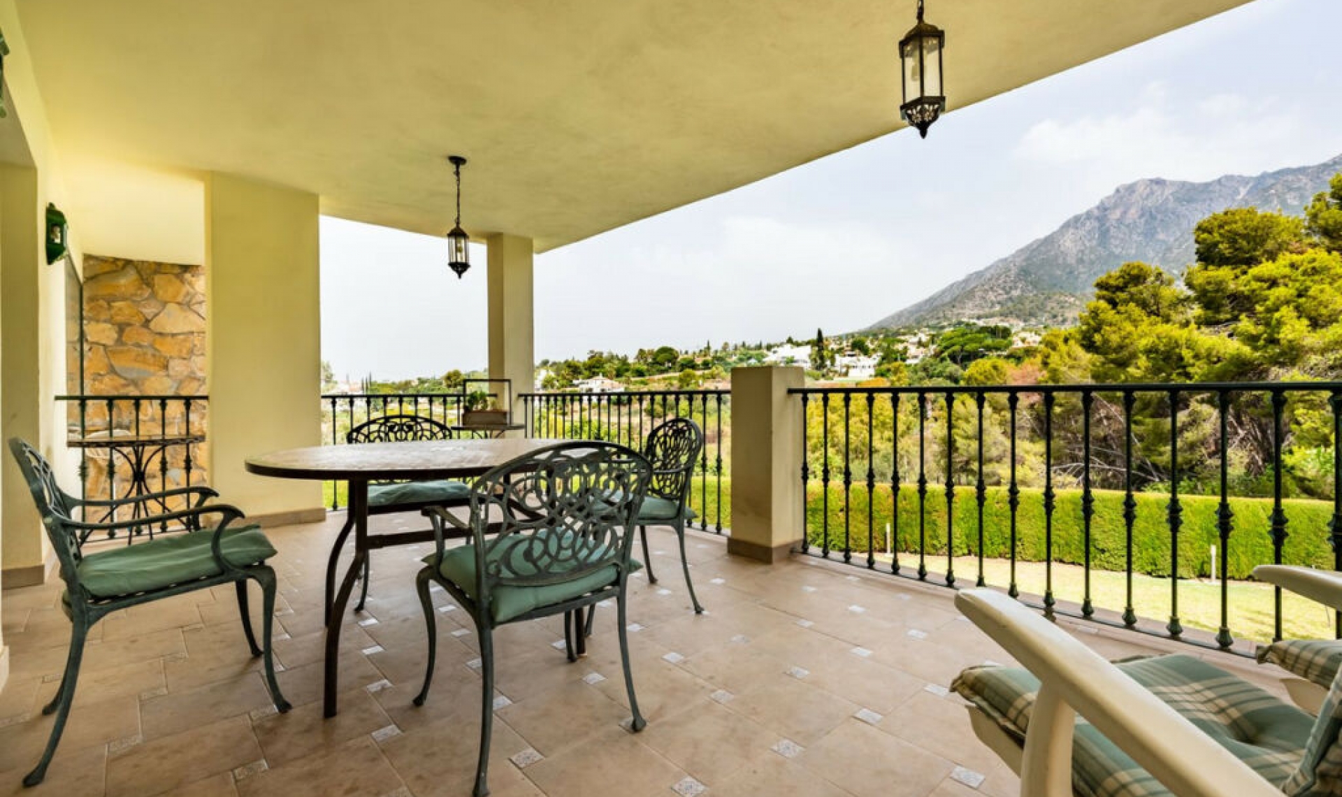 Resale - House -
Marbella