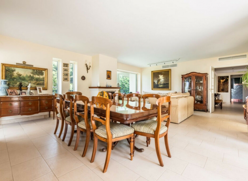 Resale - House -
Marbella