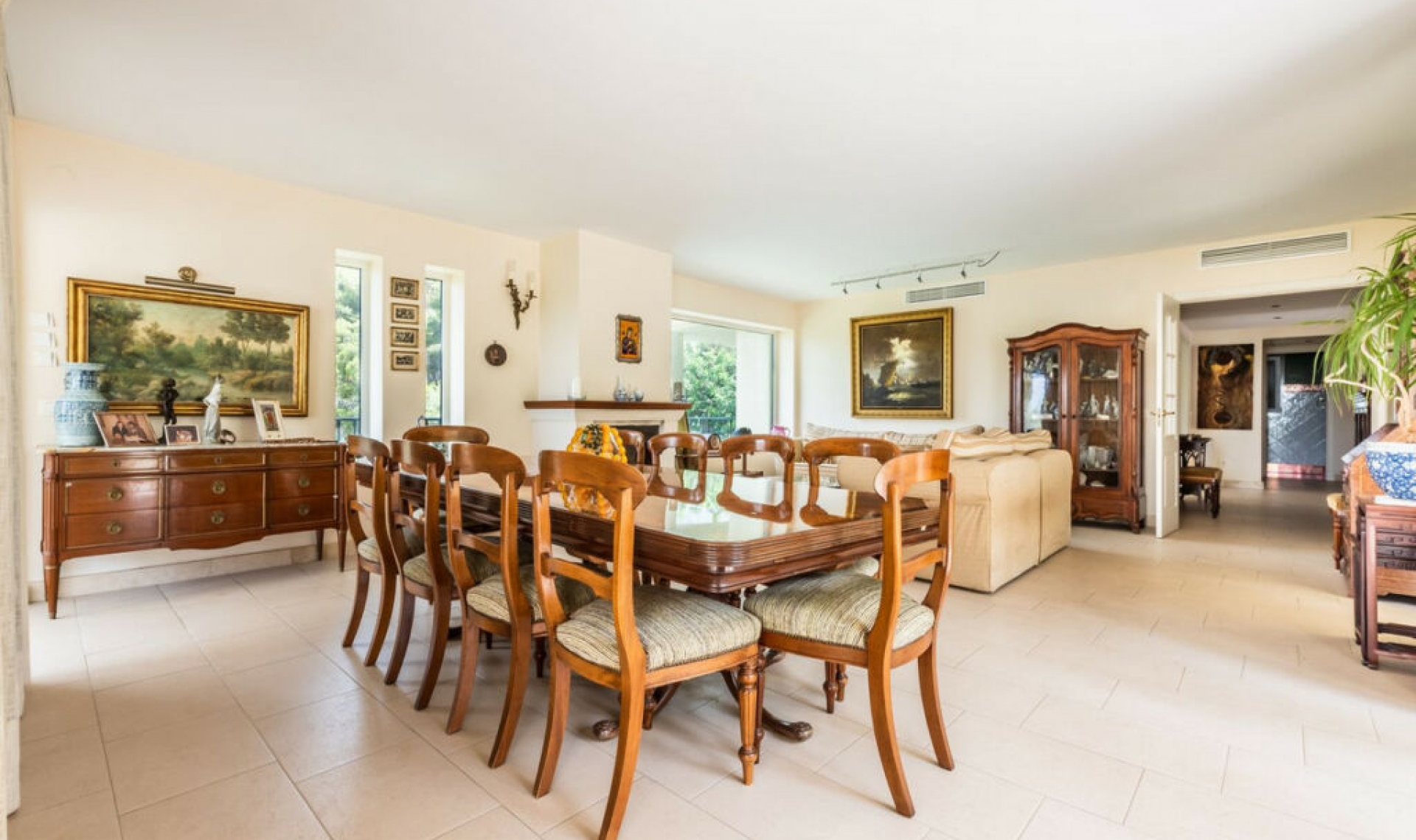 Resale - House -
Marbella