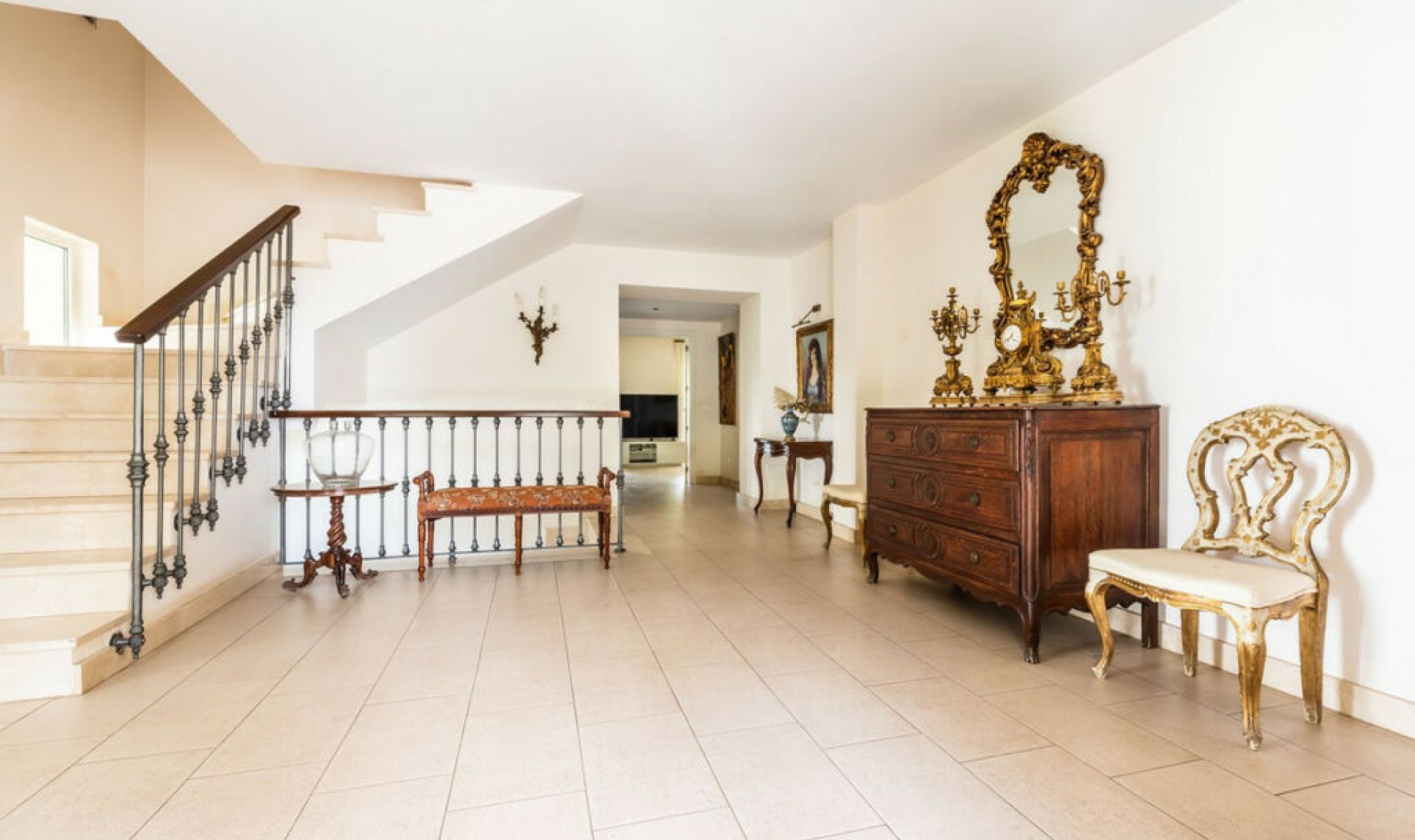 Resale - House -
Marbella