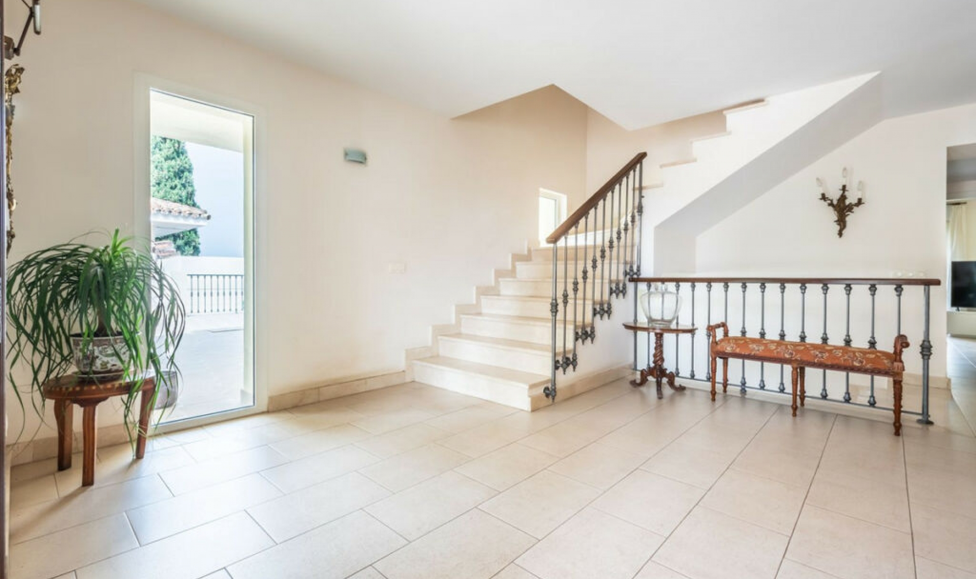 Resale - House -
Marbella