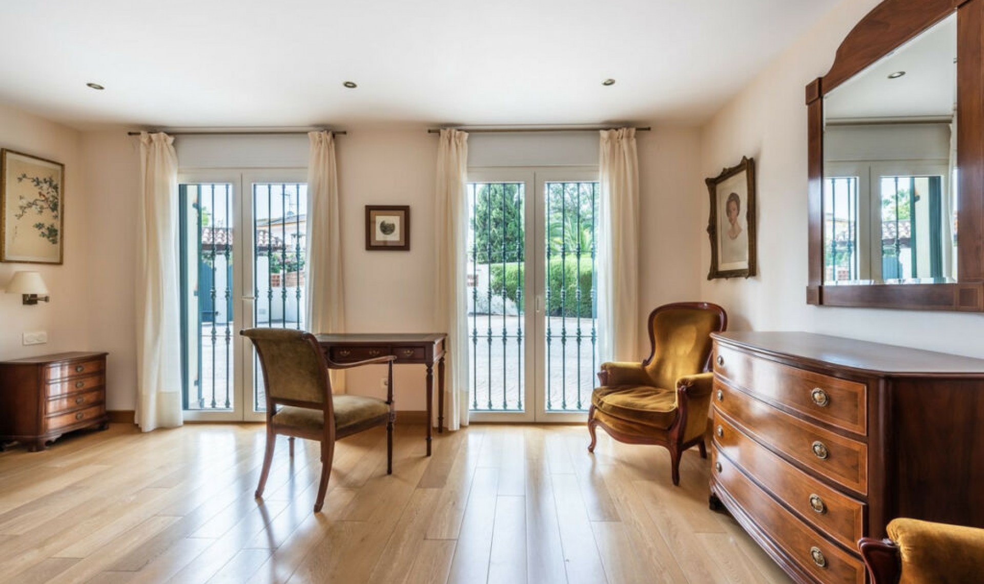 Resale - House -
Marbella