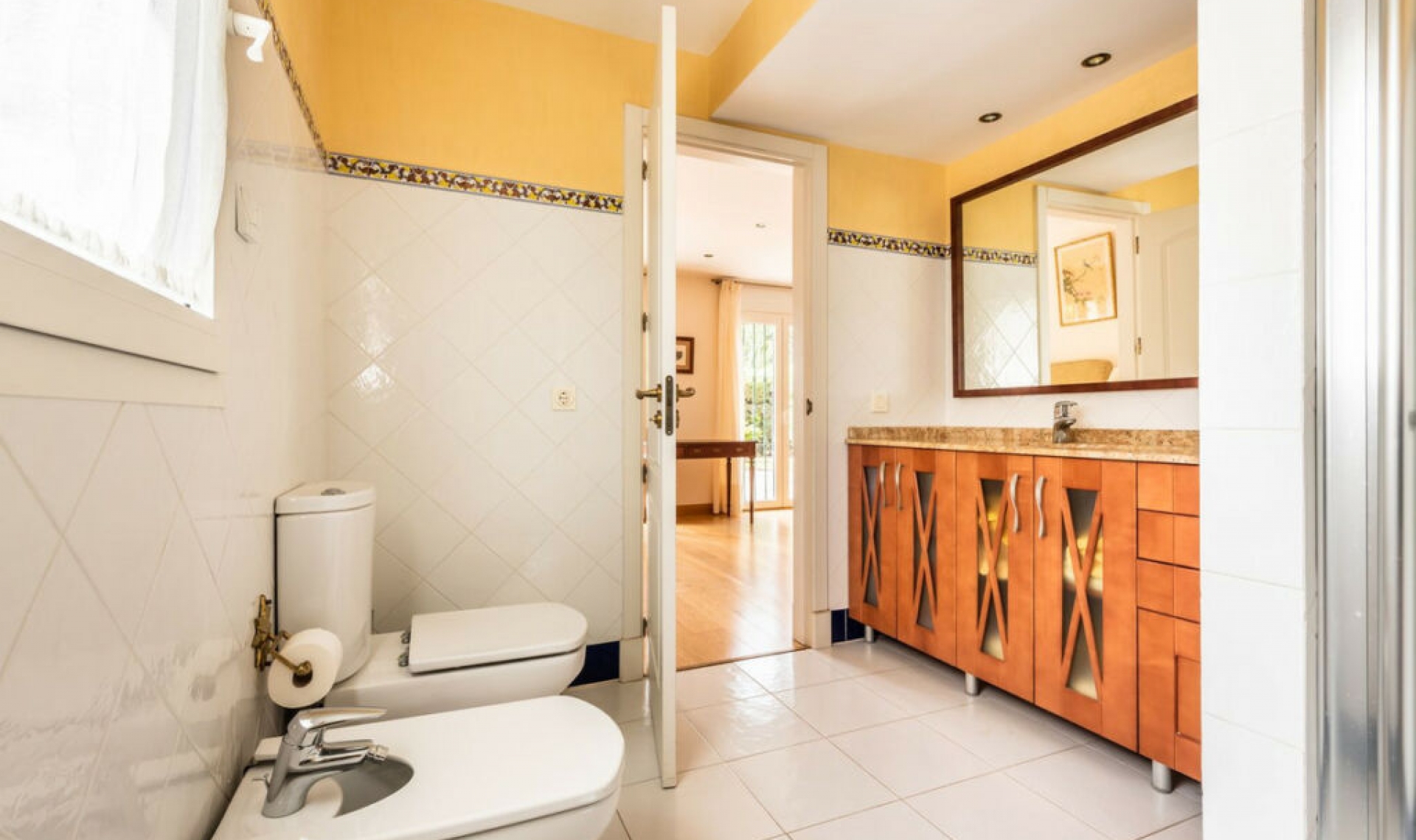 Resale - House -
Marbella