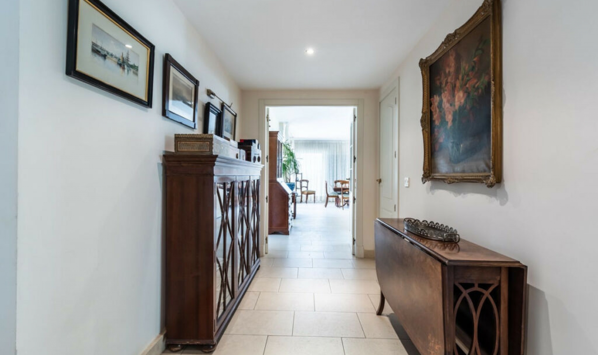 Resale - House -
Marbella