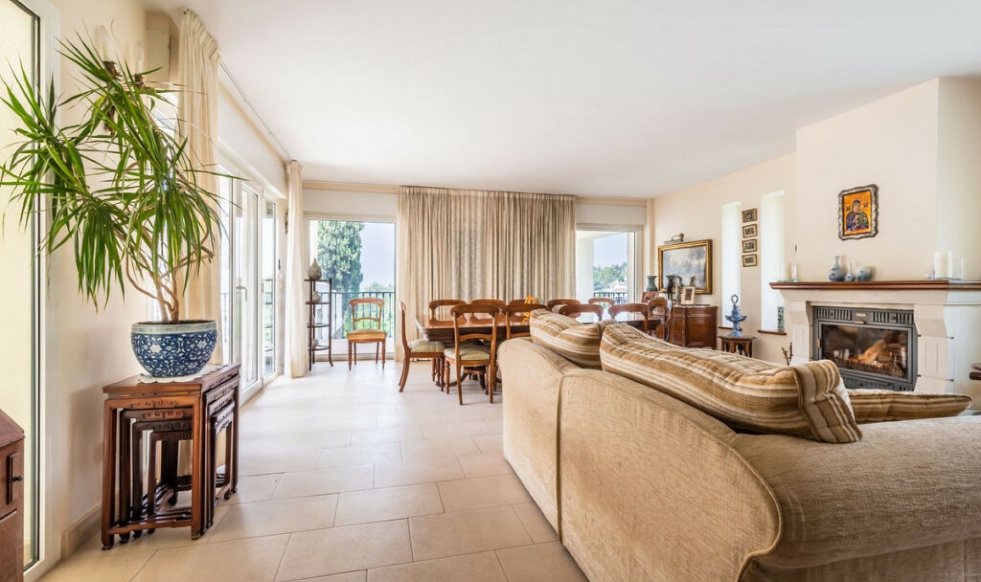 Resale - House -
Marbella