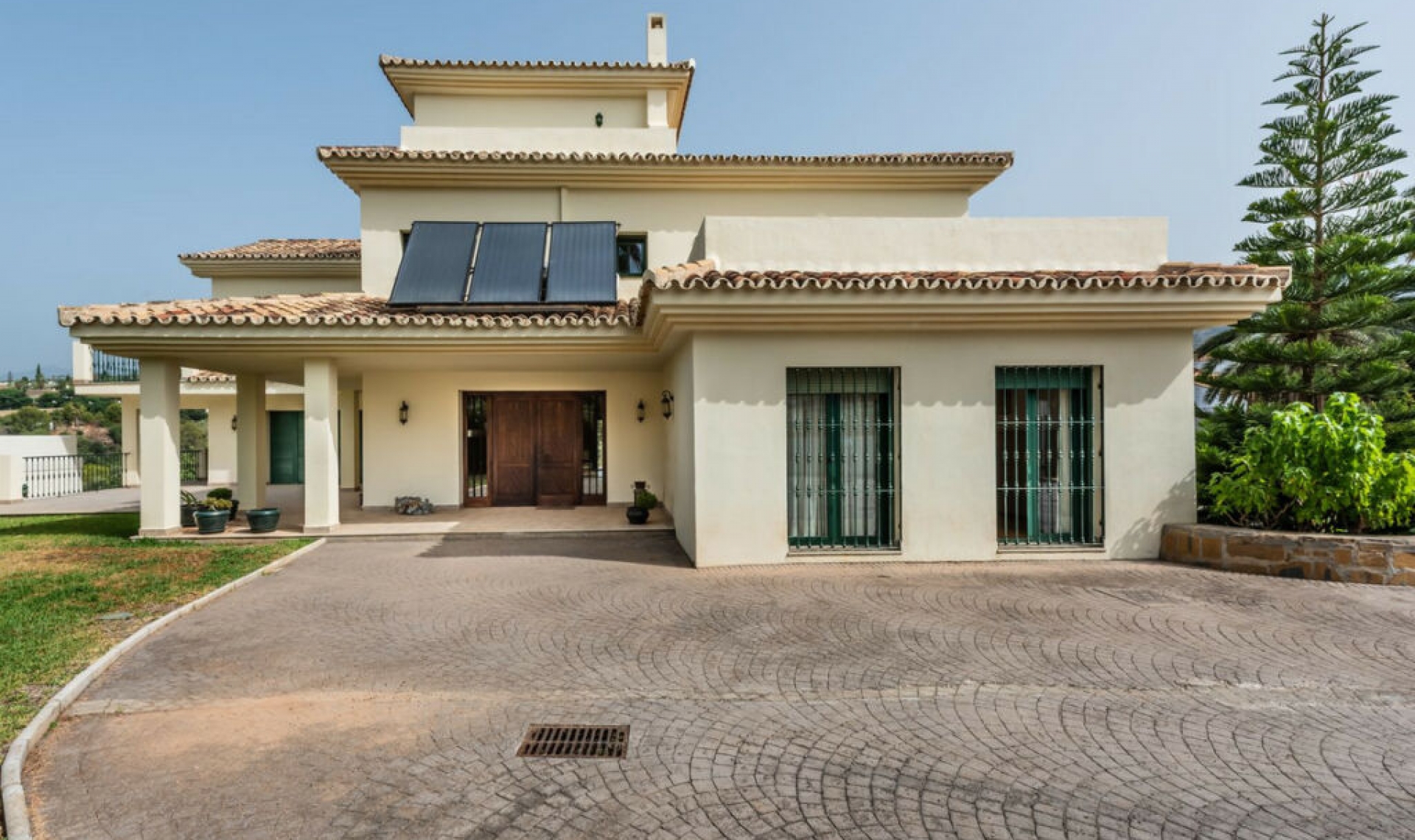 Resale - House -
Marbella