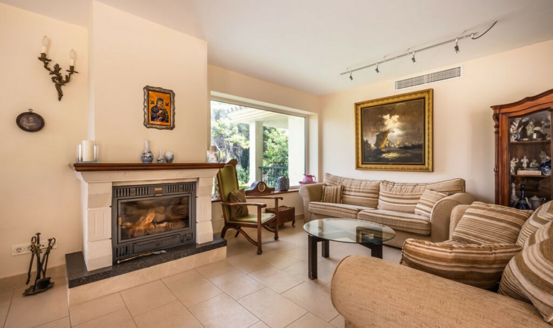 Resale - House -
Marbella