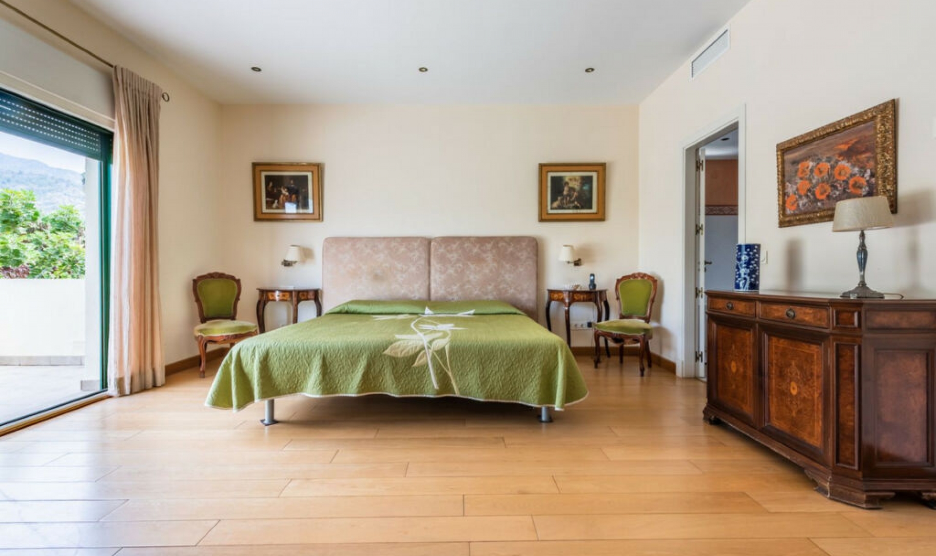 Resale - House -
Marbella