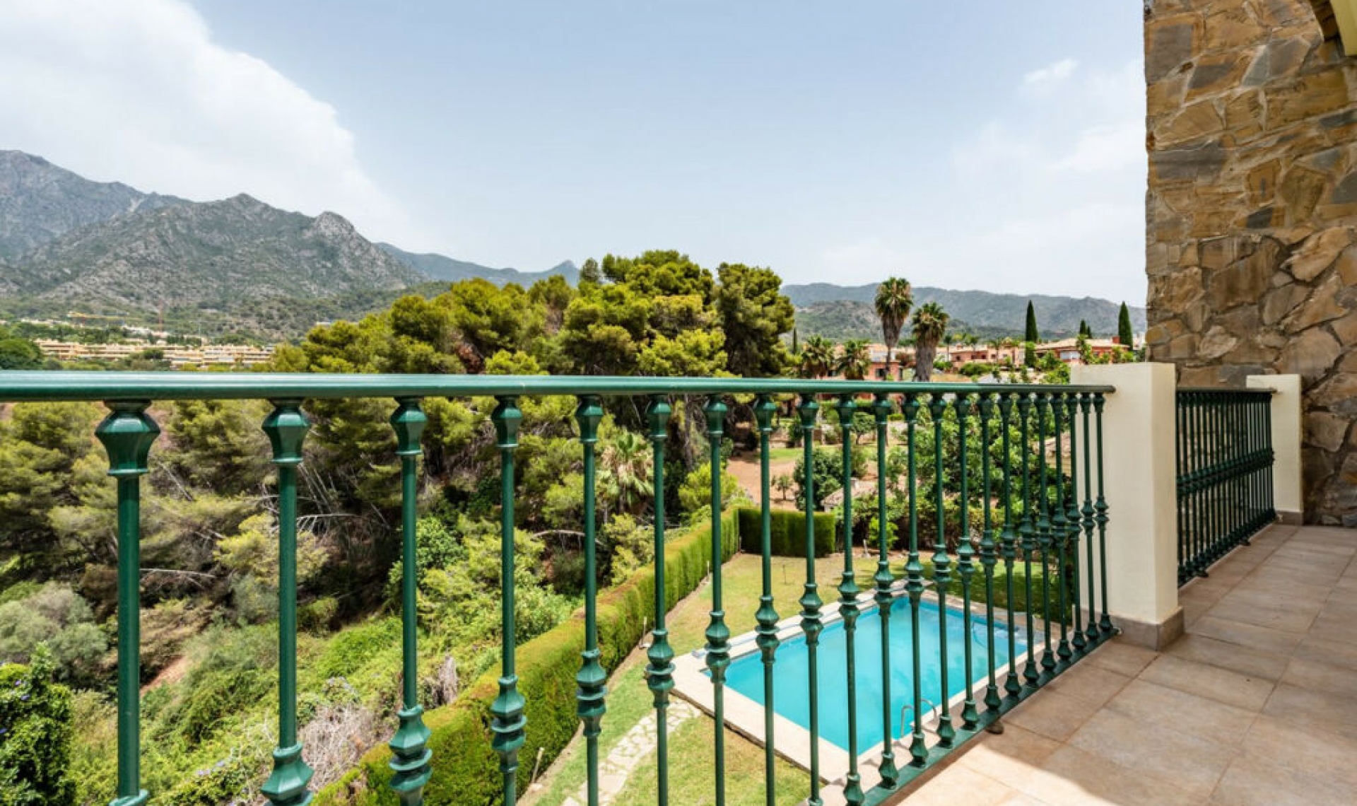 Resale - House -
Marbella