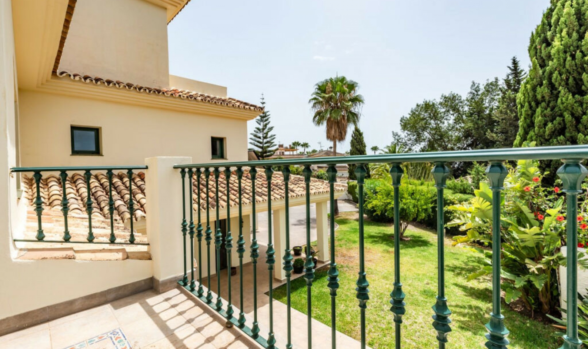 Resale - House -
Marbella