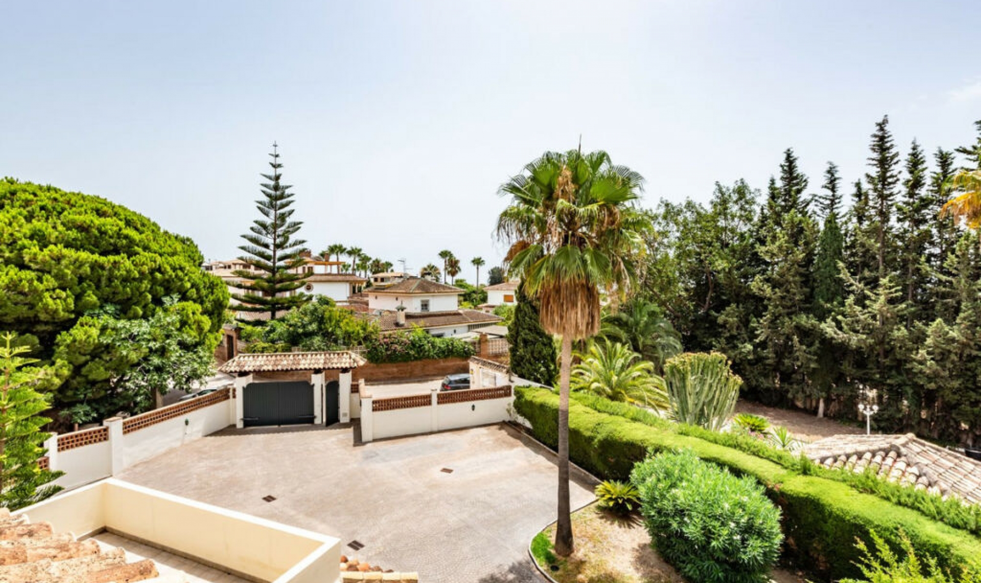 Resale - House -
Marbella