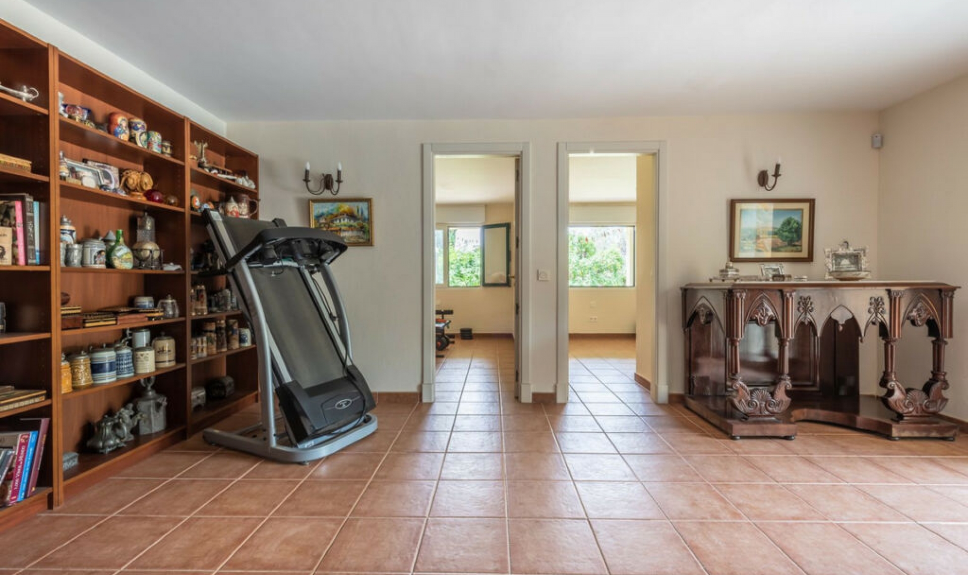 Resale - House -
Marbella