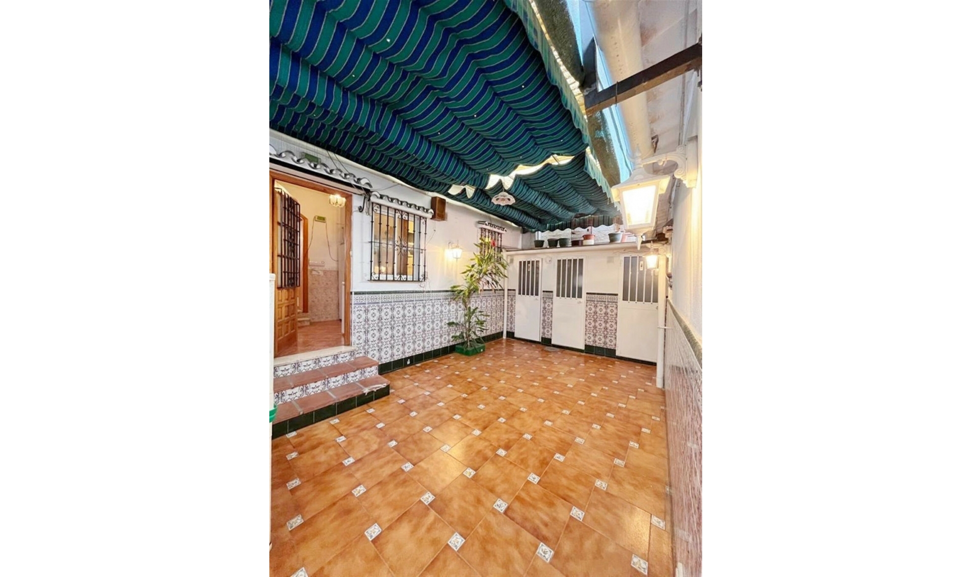 Resale - House -
Marbella