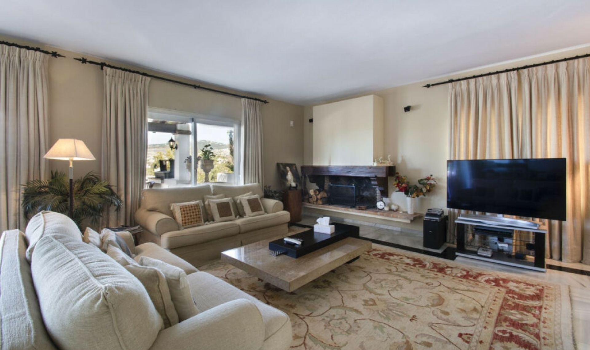 Resale - House -
Marbella
