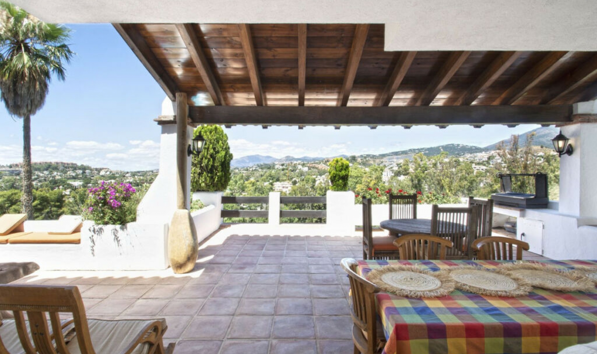 Resale - House -
Marbella