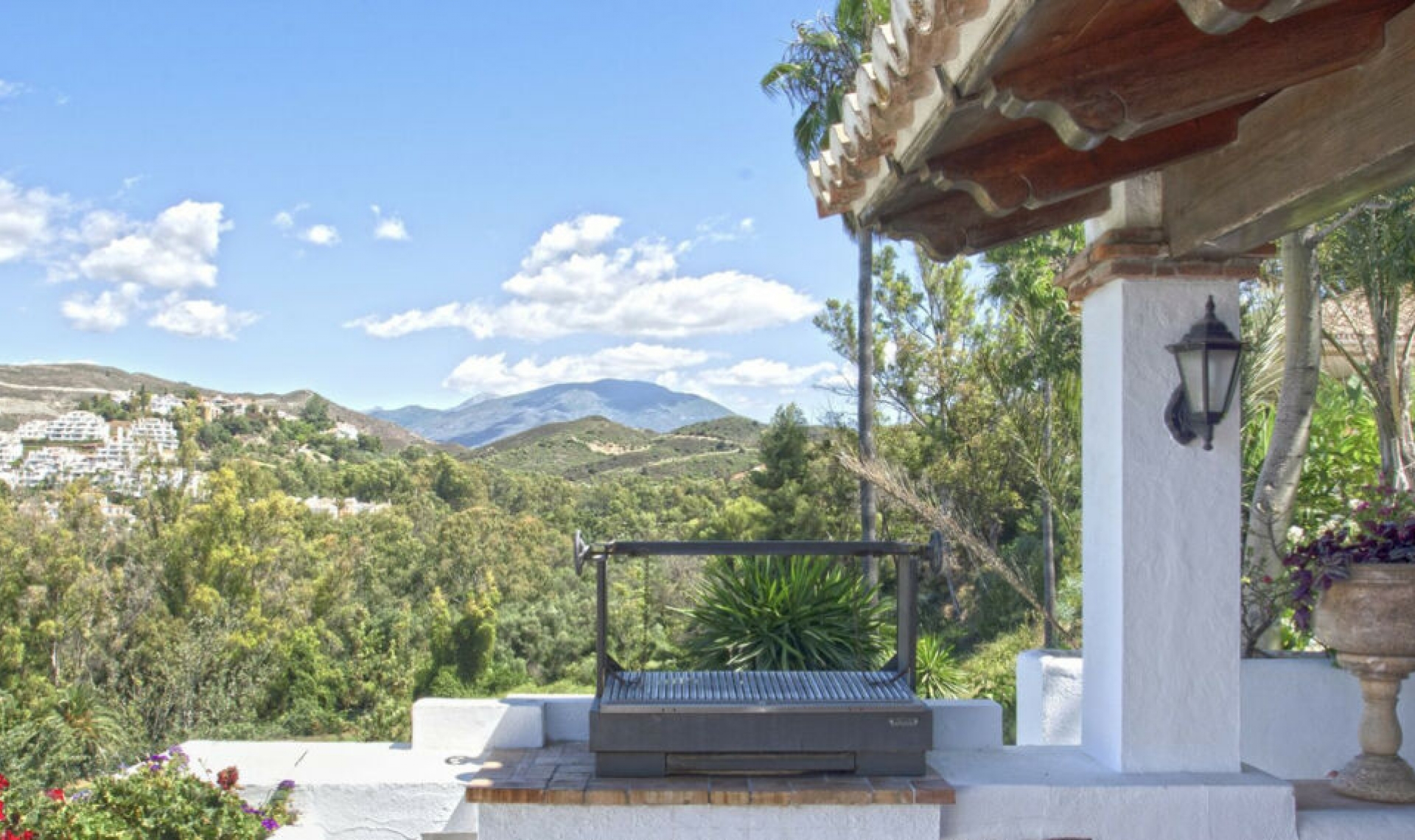 Resale - House -
Marbella