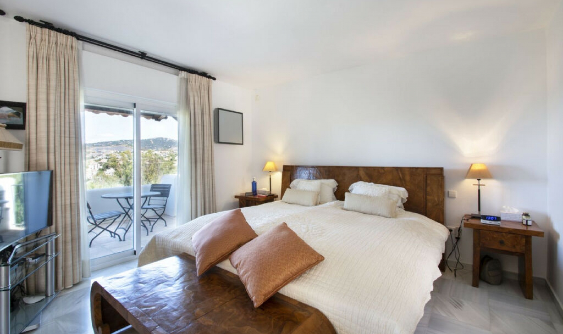 Resale - House -
Marbella