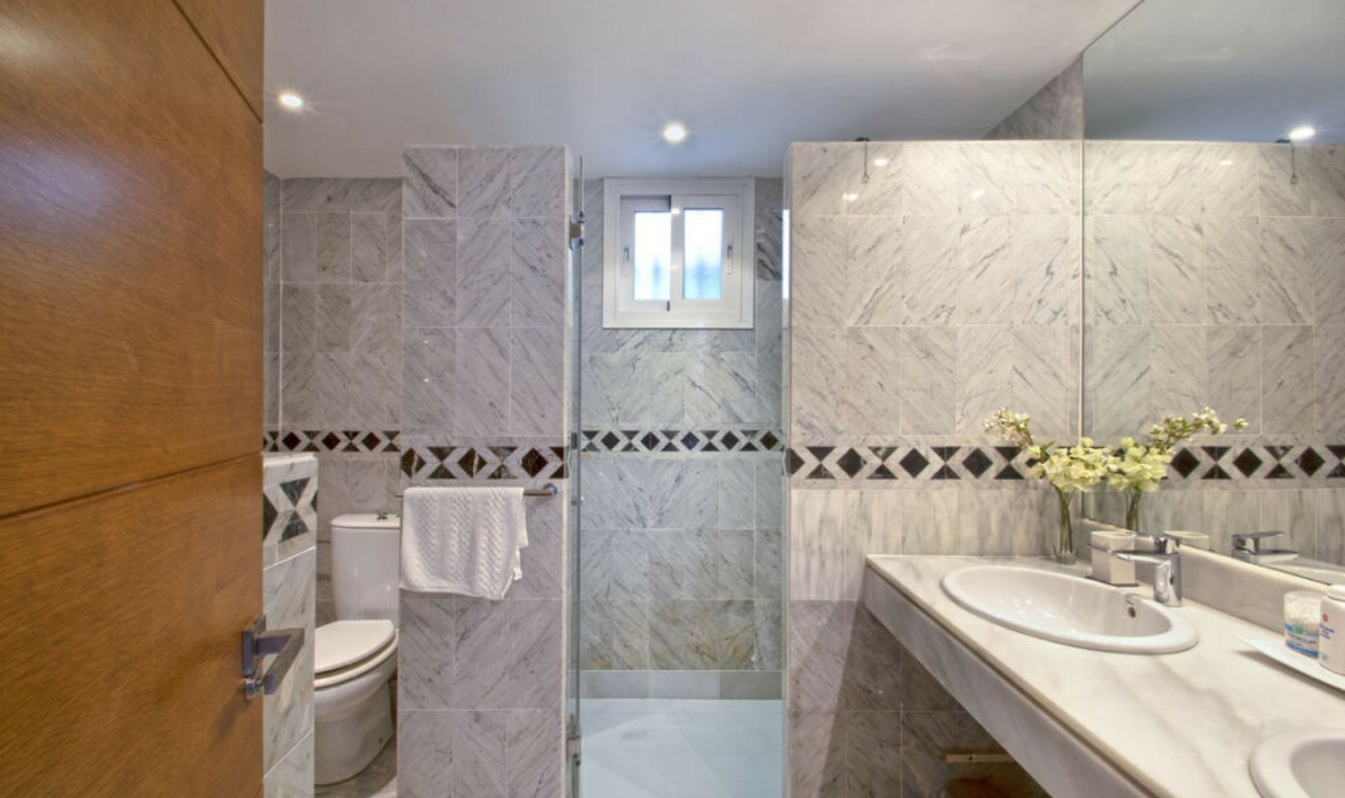 Resale - House -
Marbella
