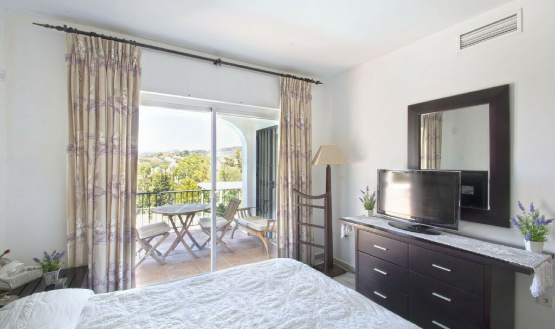 Resale - House -
Marbella
