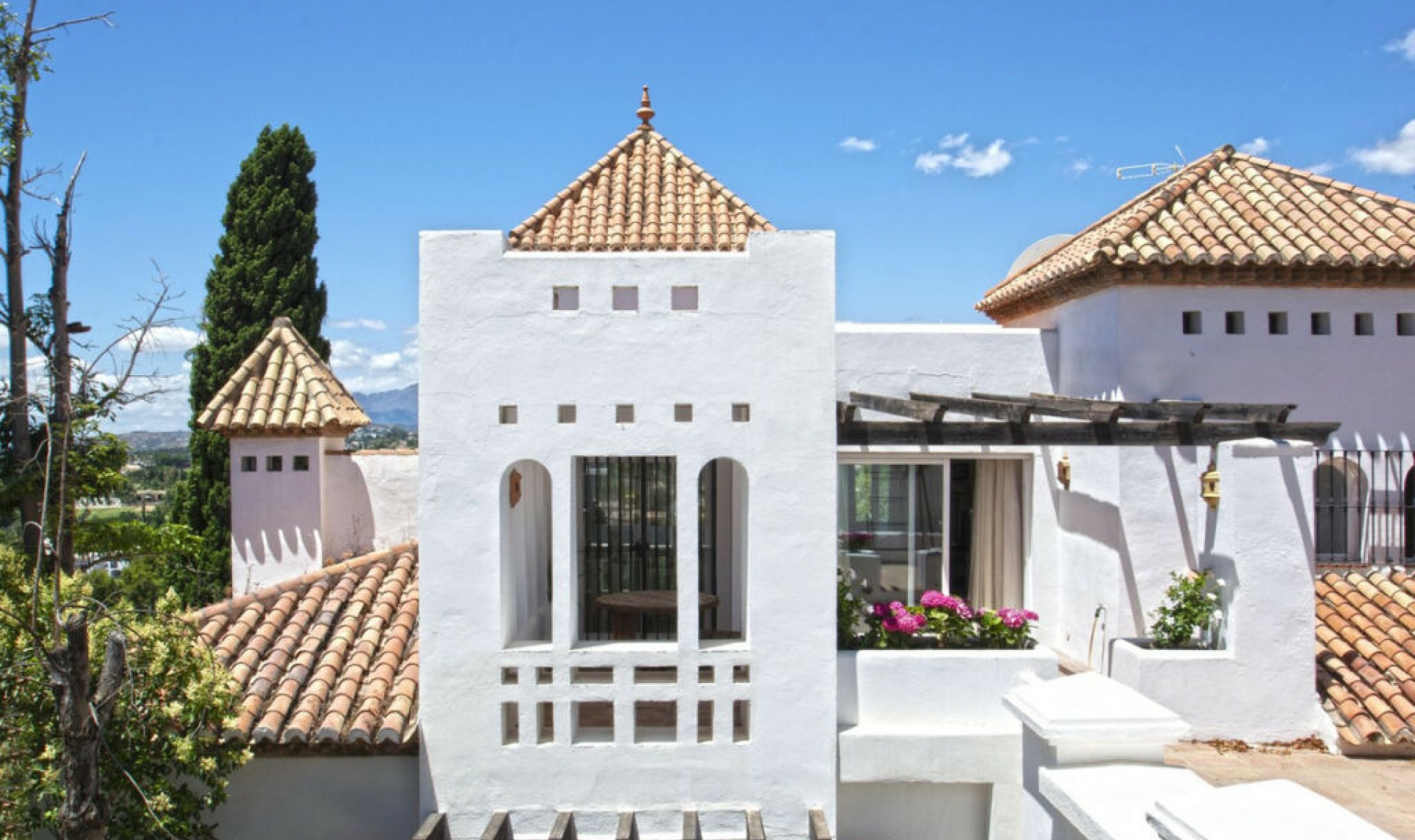 Resale - House -
Marbella