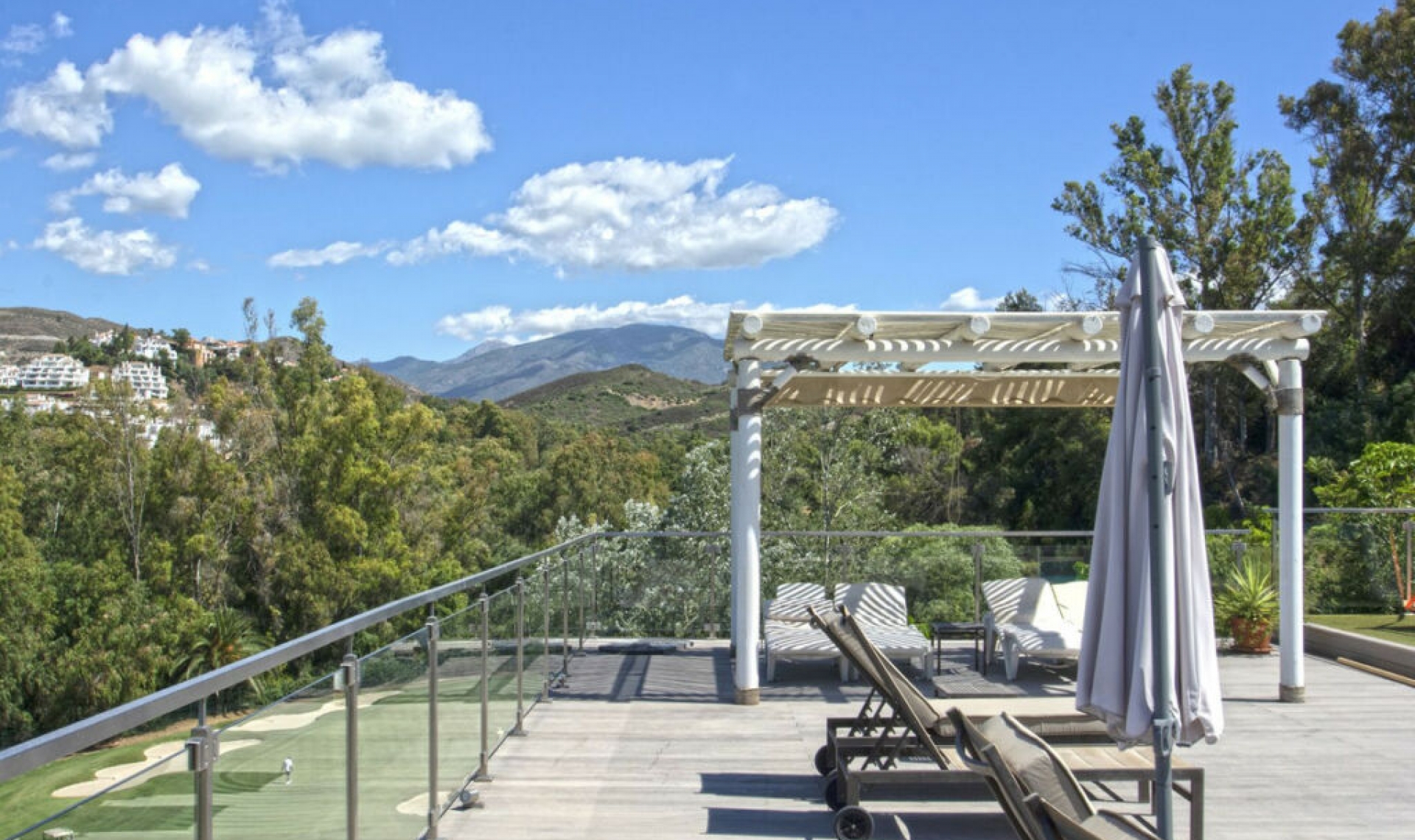 Resale - House -
Marbella