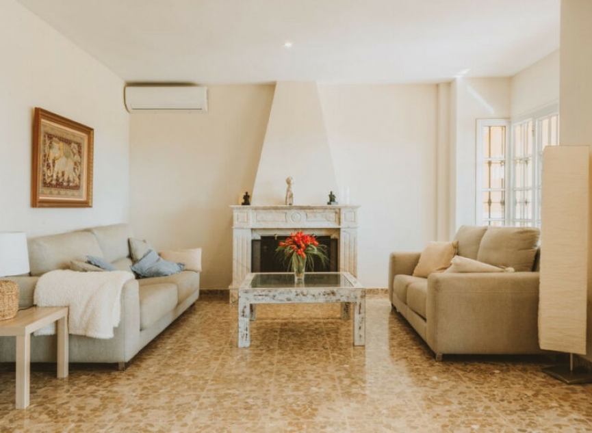 Resale - House -
Marbella