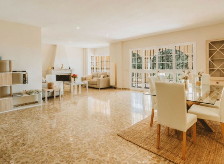 Resale - House -
Marbella