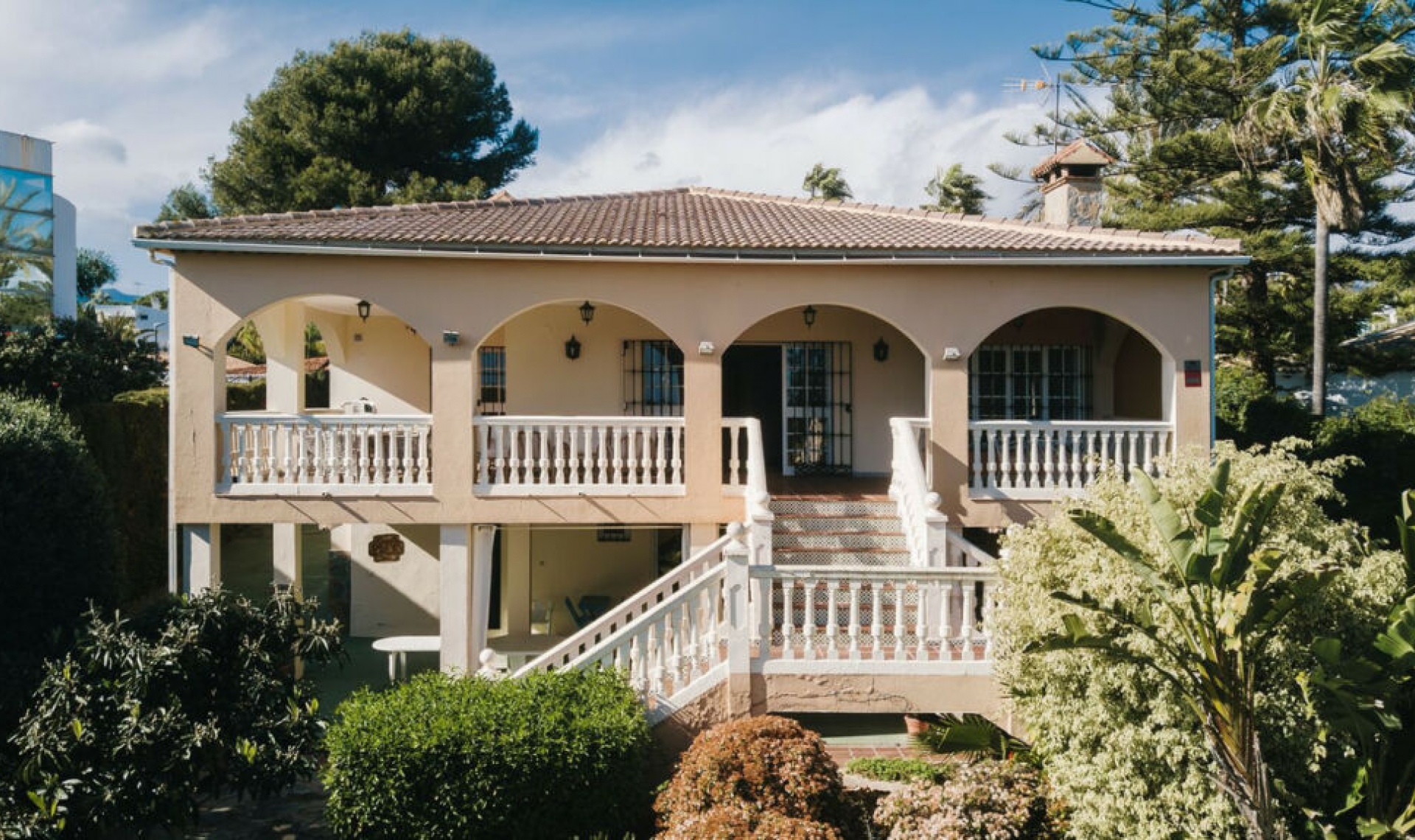 Resale - House -
Marbella