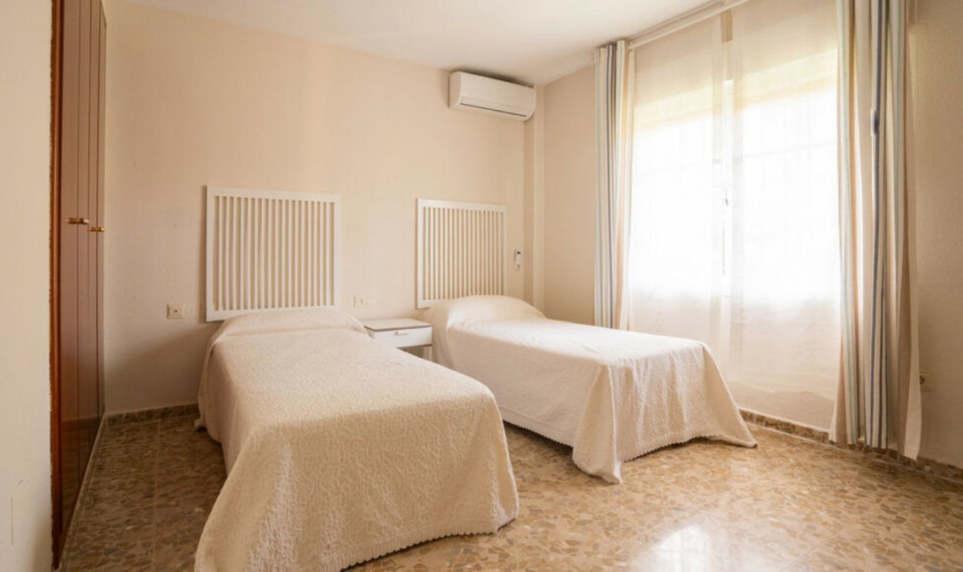 Resale - House -
Marbella