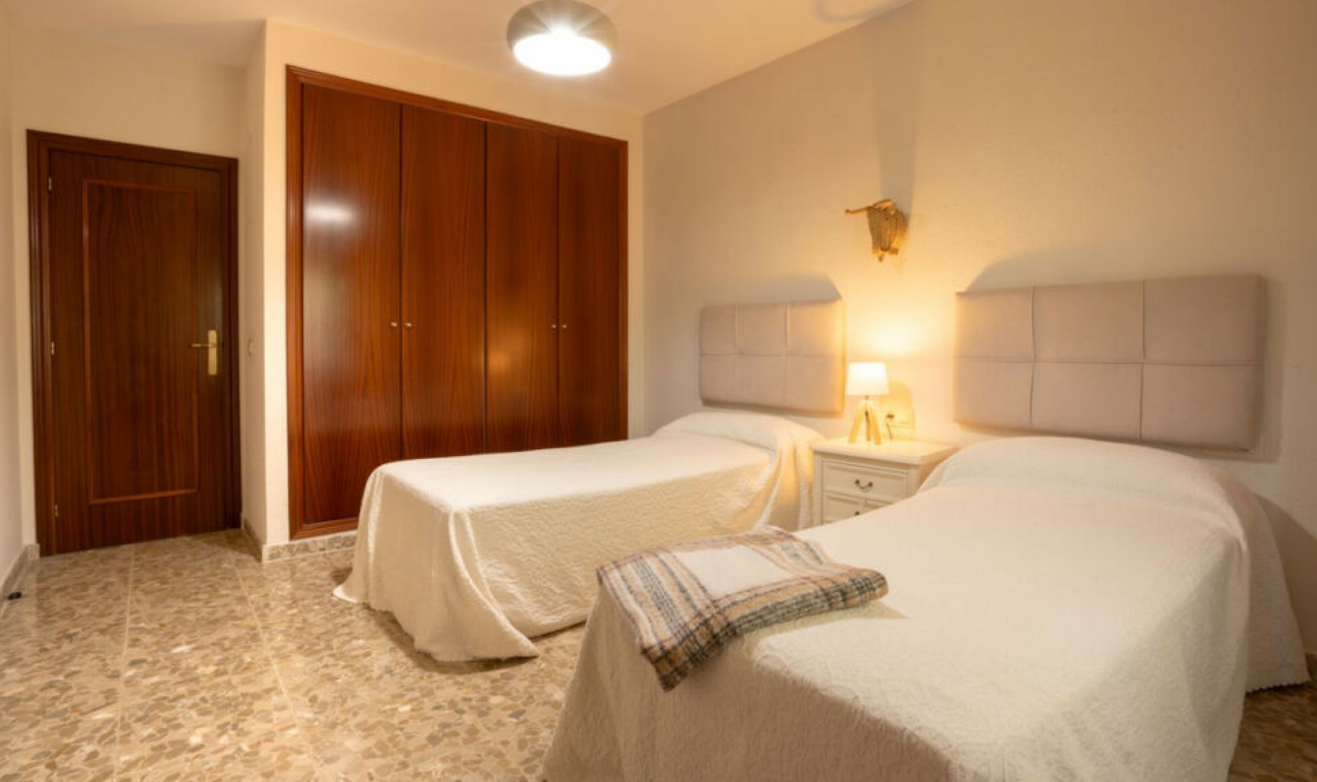 Resale - House -
Marbella