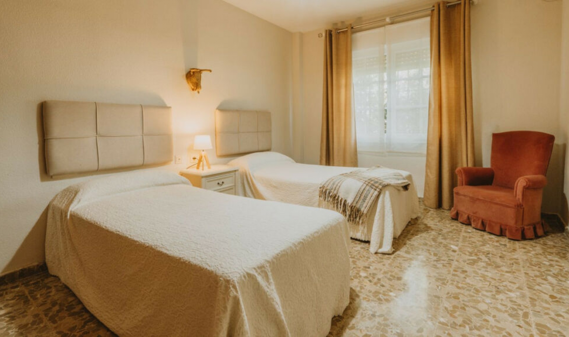 Resale - House -
Marbella