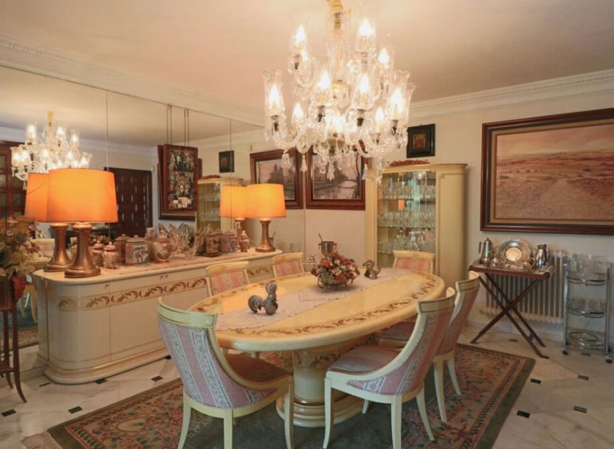 Resale - House -
Marbella