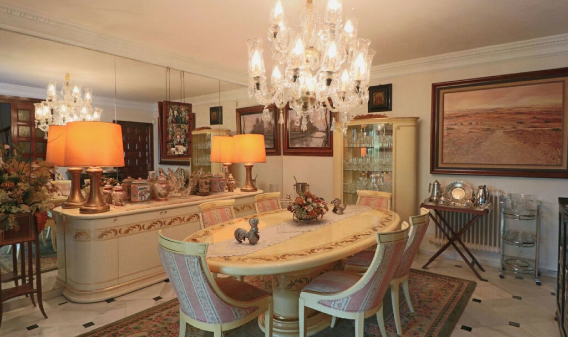 Resale - House -
Marbella
