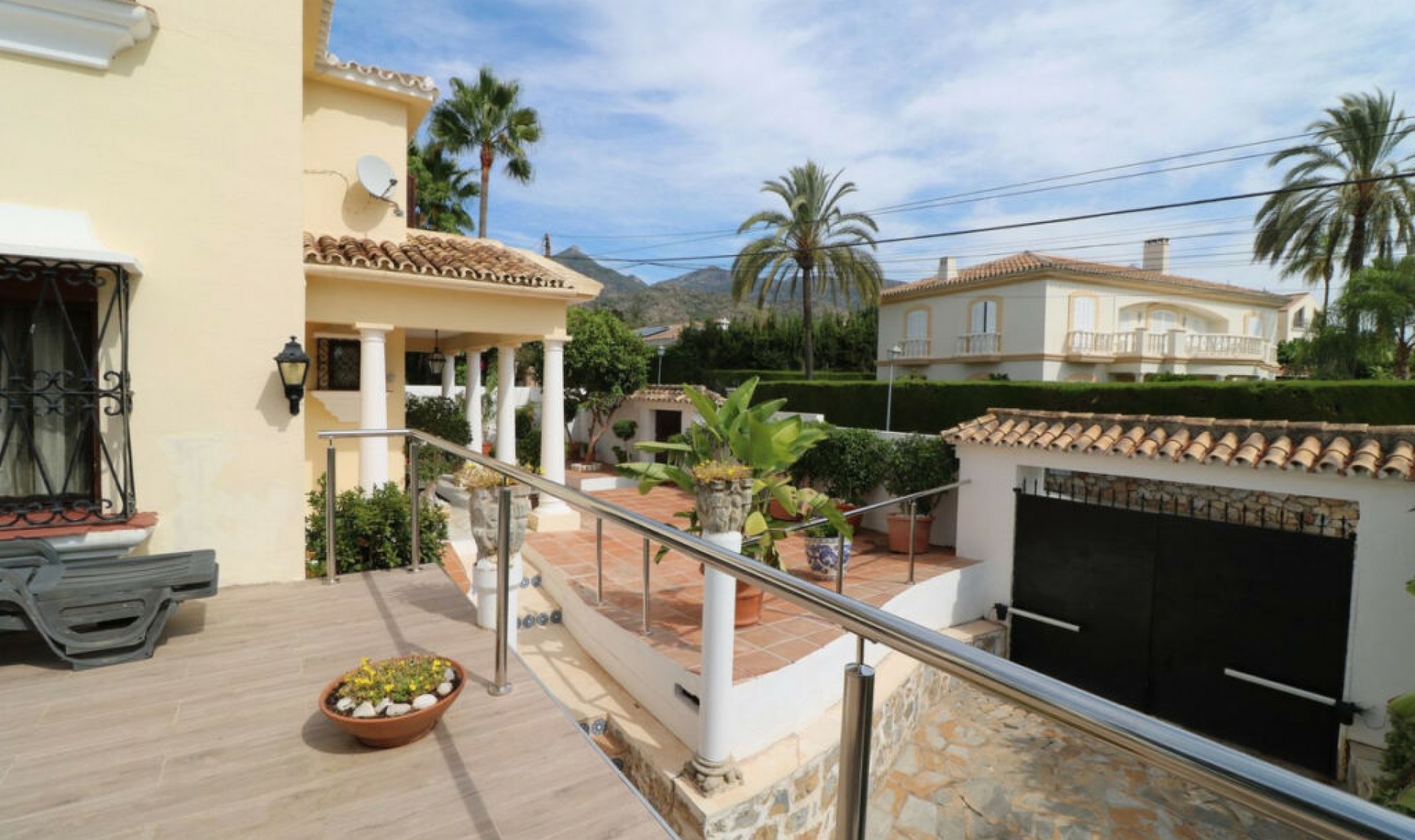 Resale - House -
Marbella
