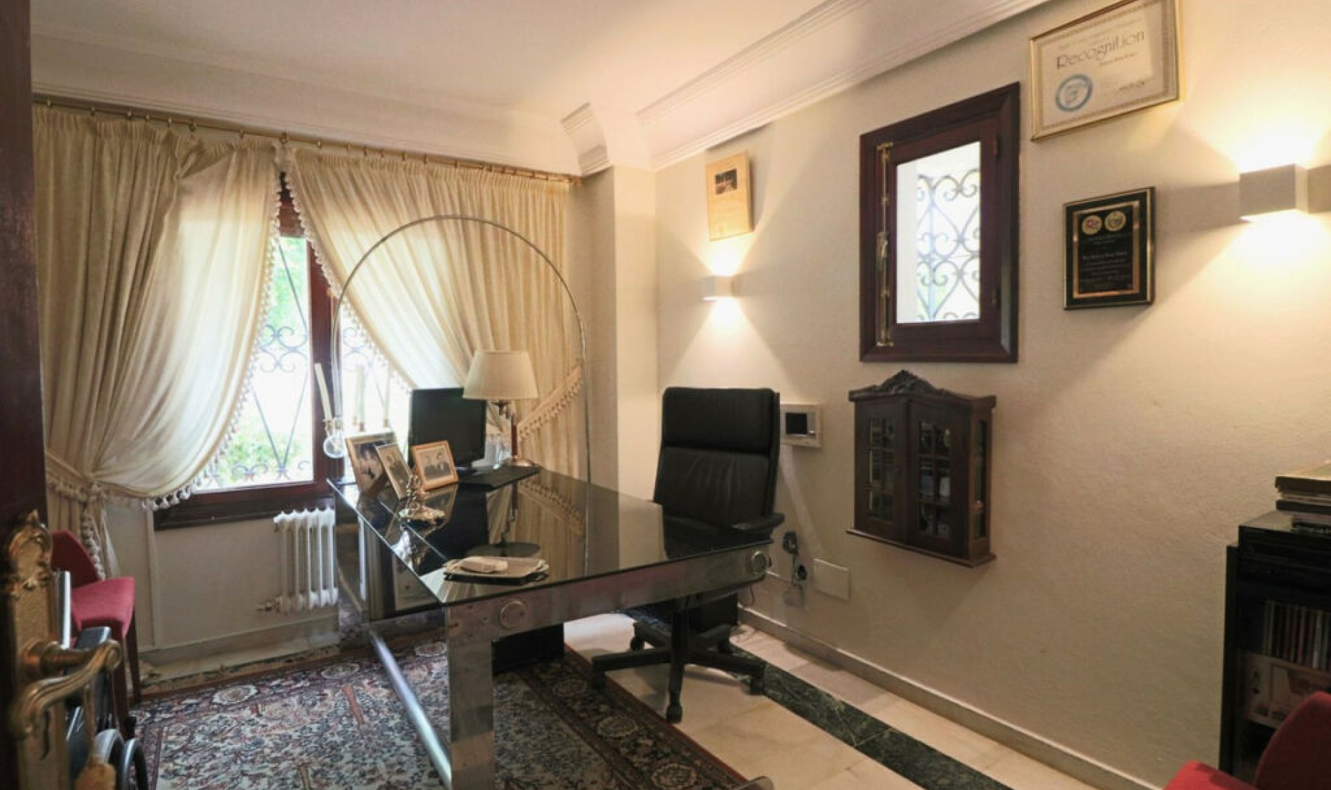 Resale - House -
Marbella
