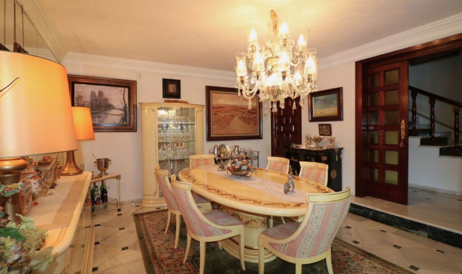 Resale - House -
Marbella