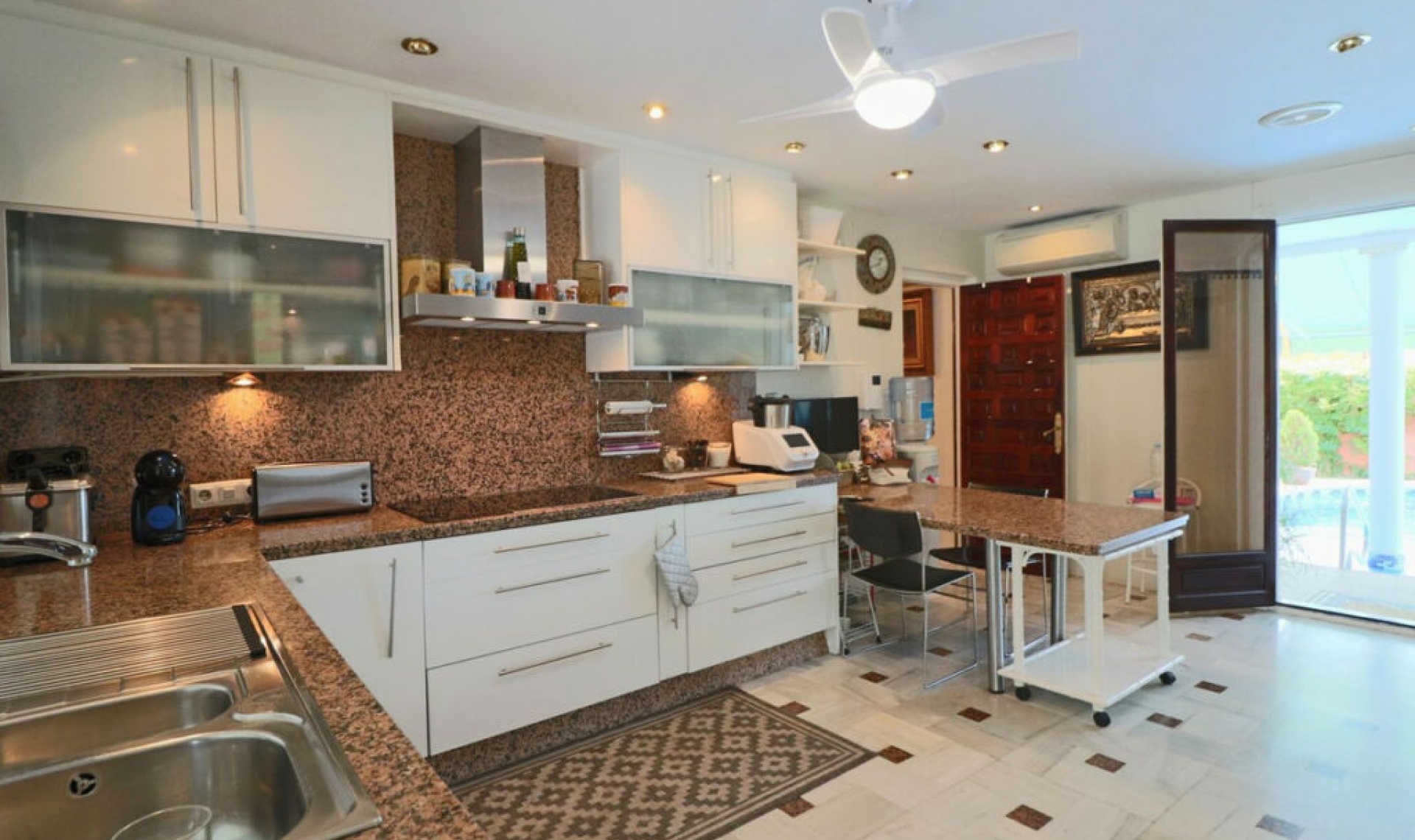 Resale - House -
Marbella
