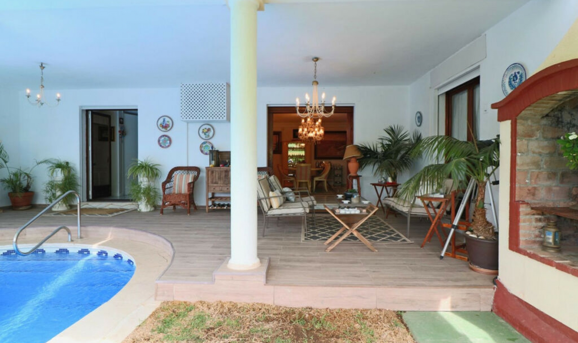 Resale - House -
Marbella