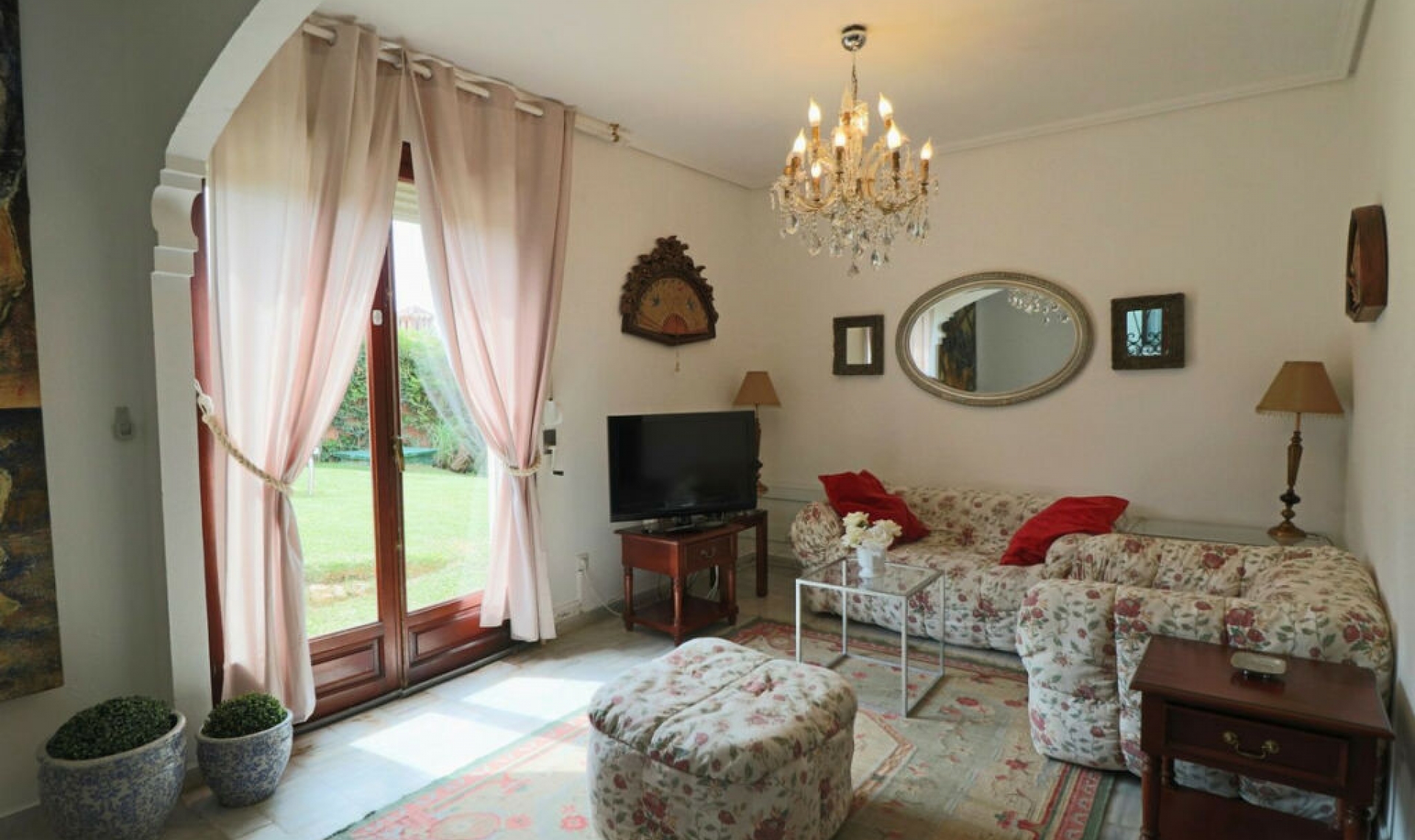 Resale - House -
Marbella