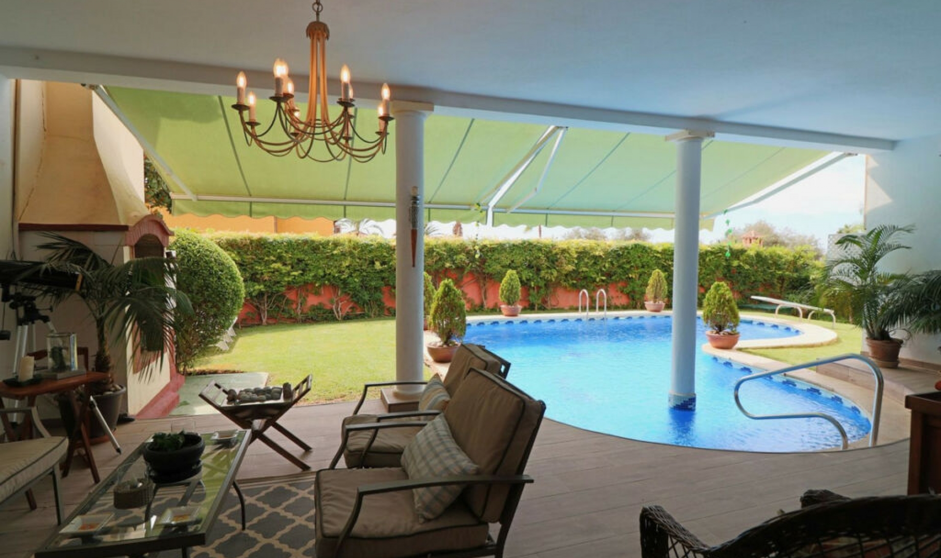 Resale - House -
Marbella