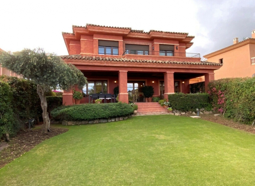 Resale - House -
Marbella
