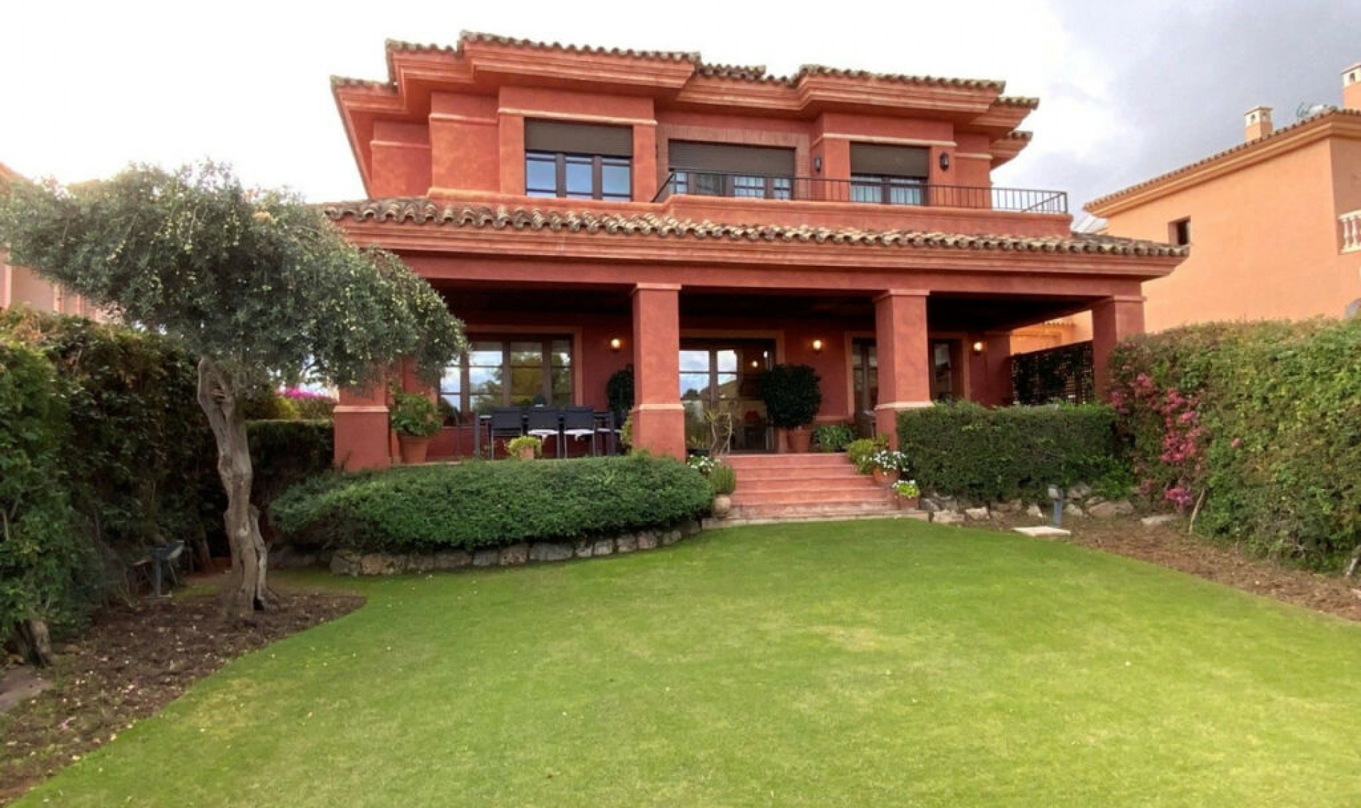 Resale - House -
Marbella